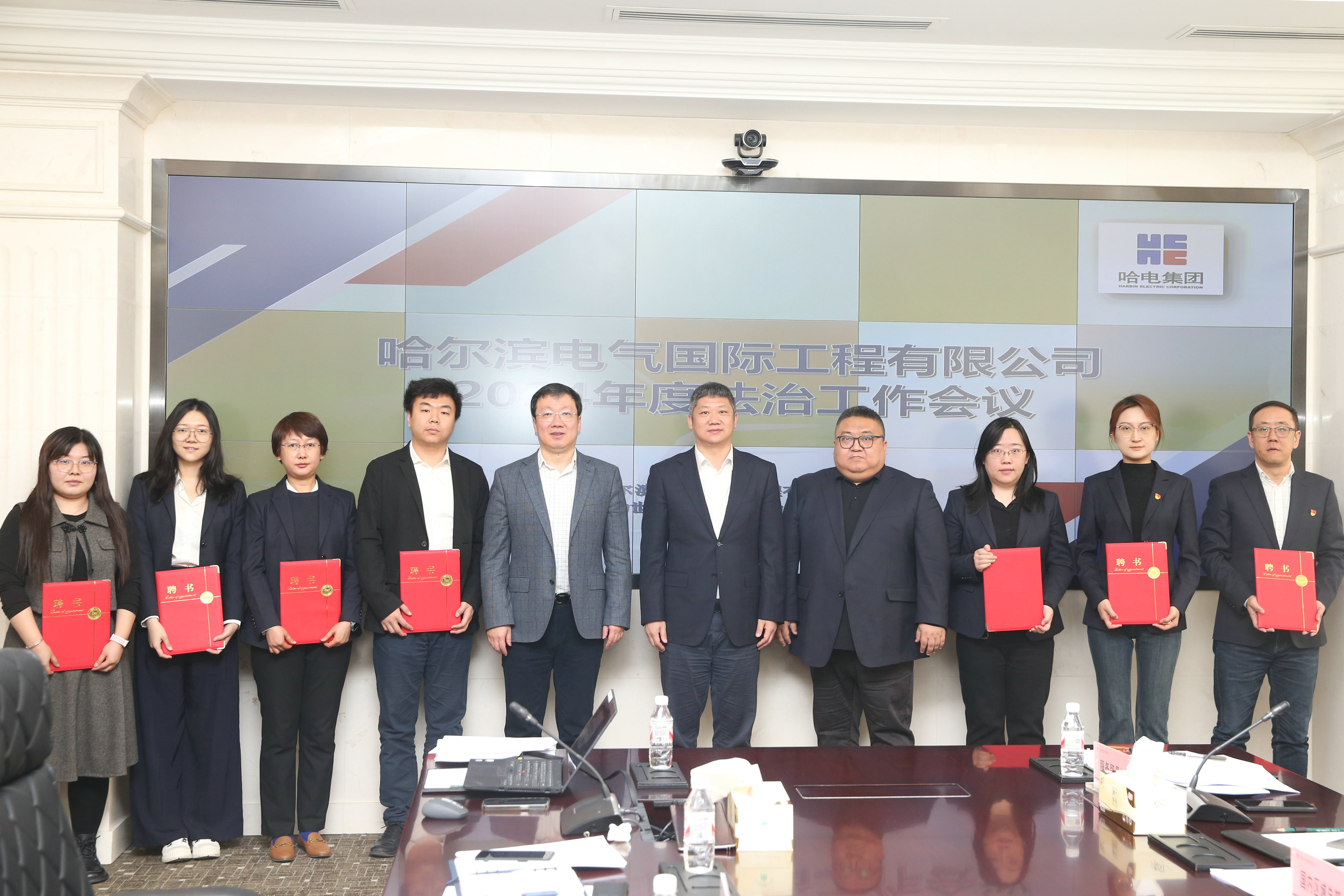 pp电子国际为部分重点部门法律顾问颁发聘书.jpg